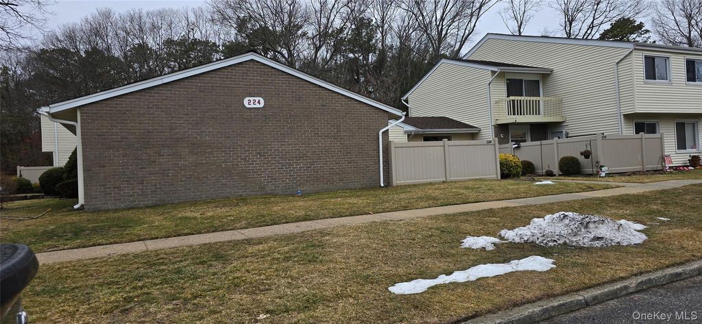 Photo of 224 Springmeadow Drive #F, Holbrook, NY 11741 (MLS # 950490)