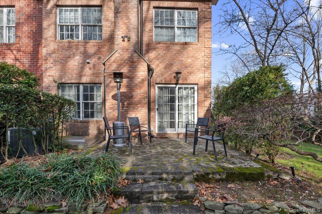 Photo of 32 The Preserve #32, Woodbury, NY 11797 (MLS # 944085)