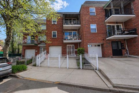 Photo of 79-29 Kneeland Avenue, Elmhurst, NY 11373 (MLS # 989759)