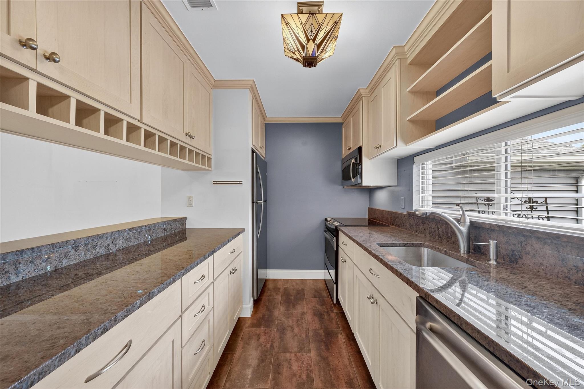 Peekskill, New York 10566, United States, 2 Bedrooms Bedrooms, ,2 BathroomsBathrooms,Residential,Active,181592