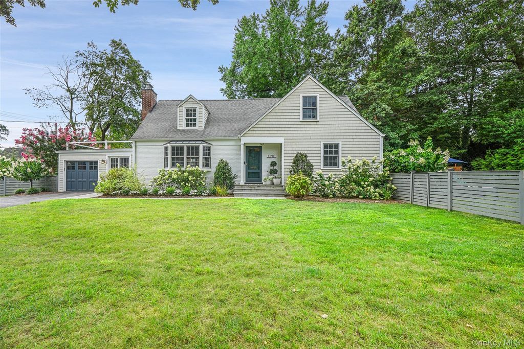 Photo of 1 Bryson Street, Larchmont, NY 10538 (MLS # 957585)