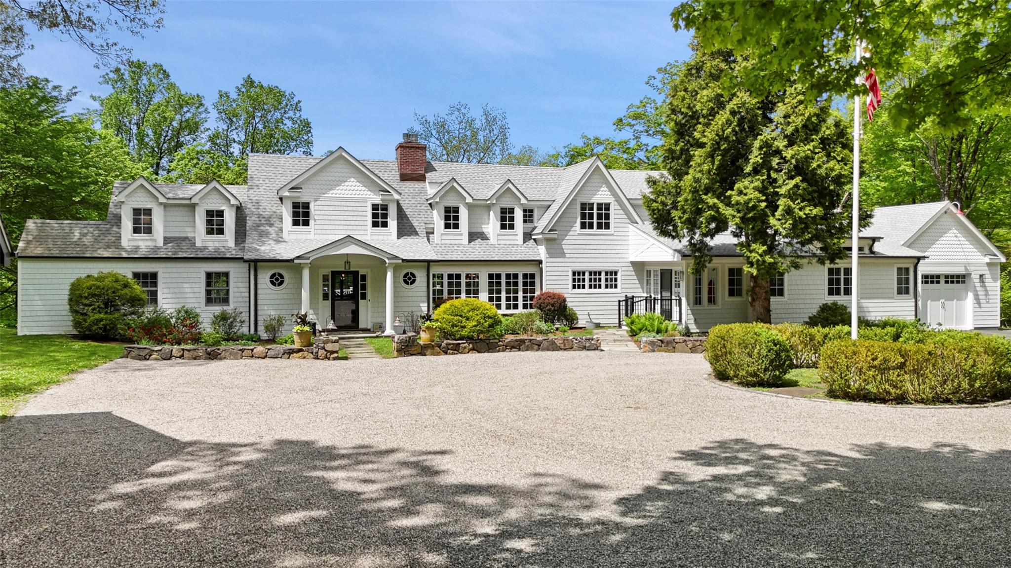 Hickory Kingdom Road, Bedford, New York - 4 Bedrooms  
5.5 Bathrooms  
10 Rooms - 