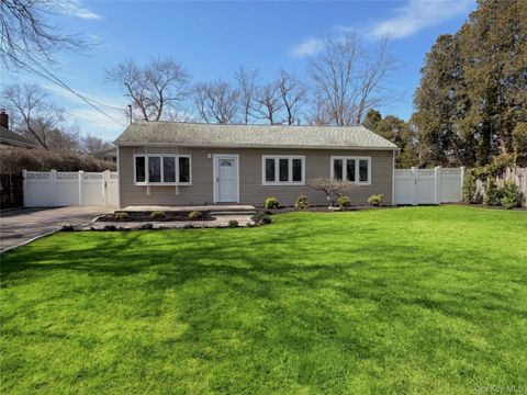 16 Lincoln Drive Oakdale NY 11769