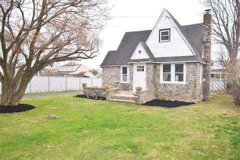 Homes For Sale - 229 14th Street<br/> Suffolk County, West Babylon, NY 11704