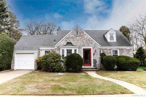 Homes For Sale - 138 Chestnut Street<br/> Lynbrook, NY 11563