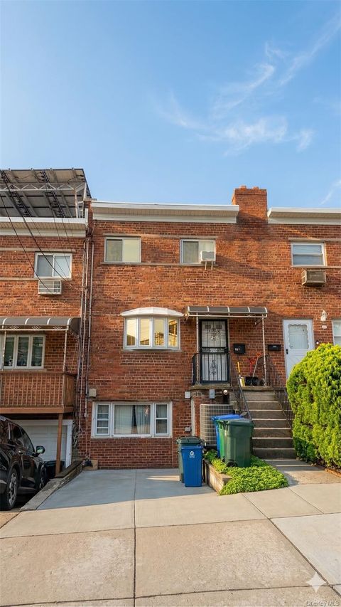 Photo of 4216 E Tremont Avenue, Bronx, NY 10465 (MLS # 971598)