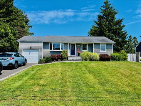 Homes For Sale - 80 Udalia Court<br/> West Islip, NY 11795