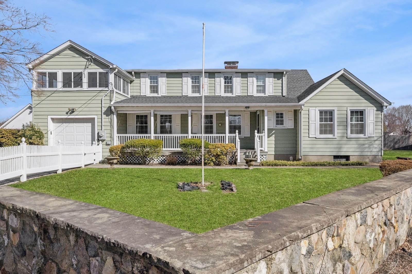 26 Kelly Court, Kings Park, New York image 1