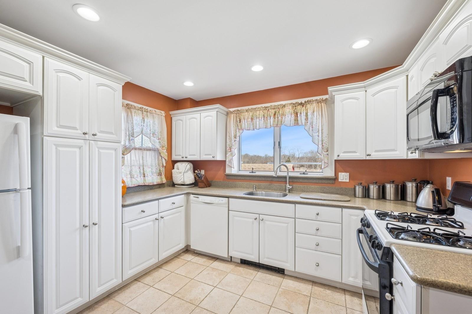 26 Kelly Court, Kings Park, New York image 7