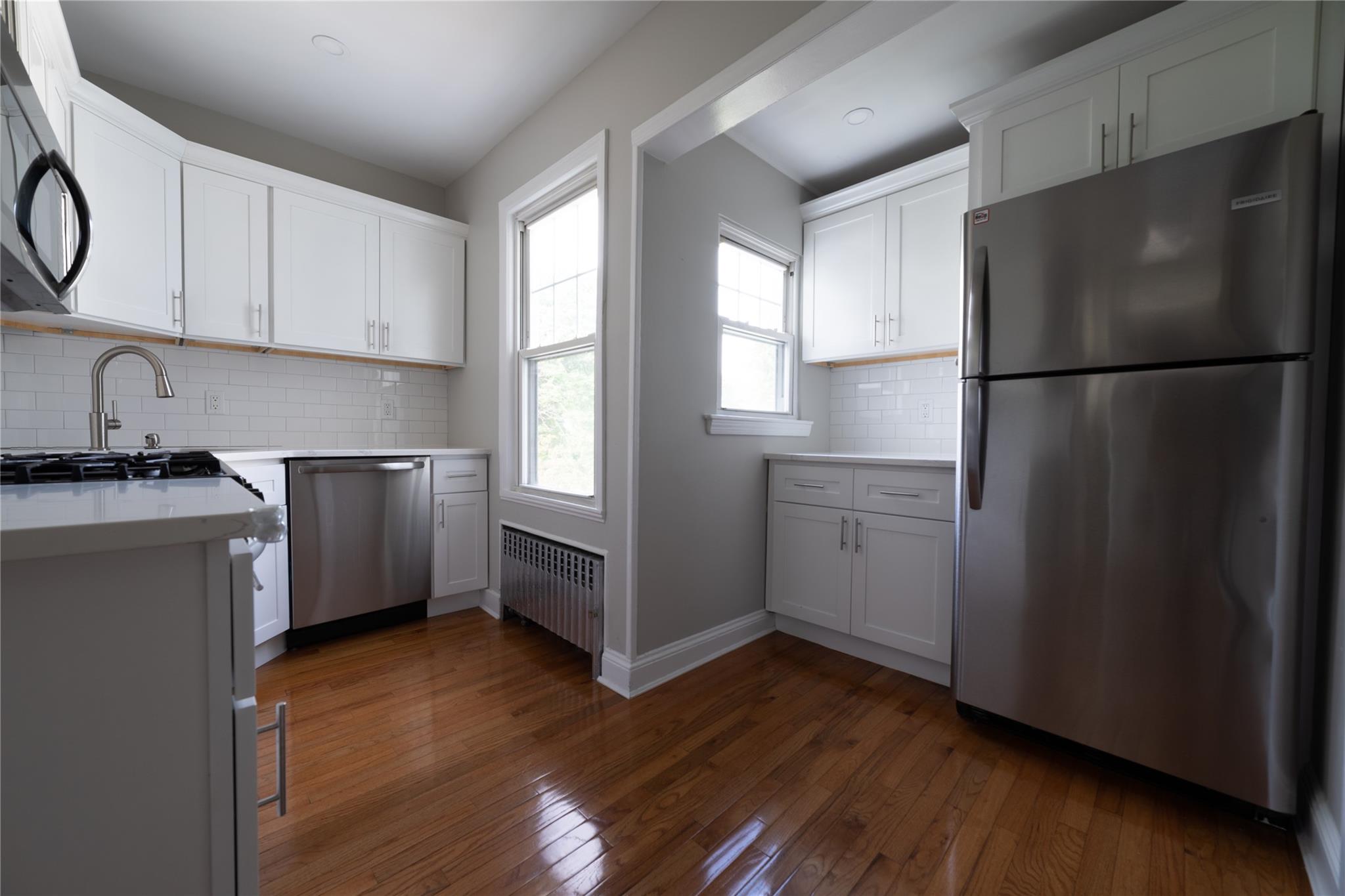 East Rockaway, New York 11518, United States, 2 Bedrooms Bedrooms, ,2 BathroomsBathrooms,Residential,Active,184099
