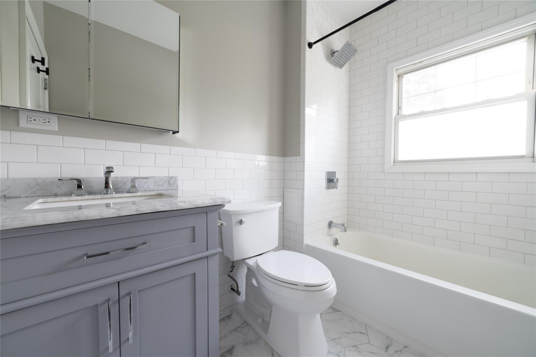 East Rockaway, New York 11518, United States, 2 Bedrooms Bedrooms, ,2 BathroomsBathrooms,Residential,Active,184099