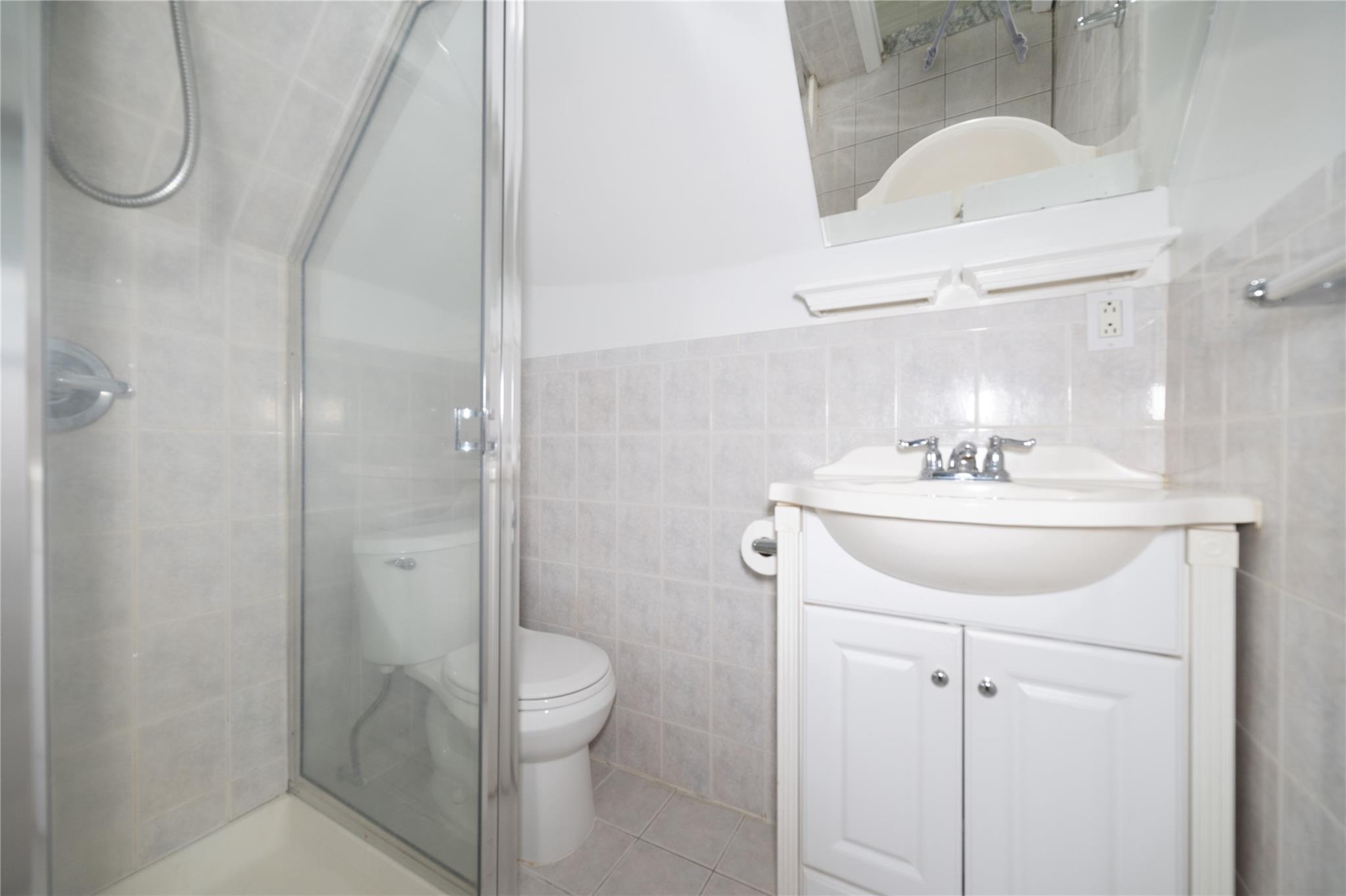 East Rockaway, New York 11518, United States, 2 Bedrooms Bedrooms, ,2 BathroomsBathrooms,Residential,Active,184099