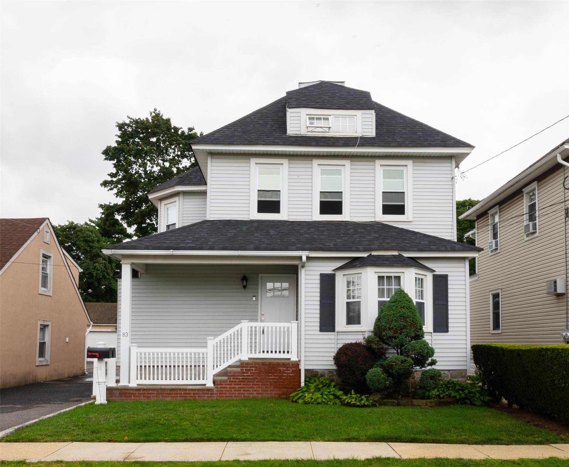 East Rockaway, New York 11518, United States, 2 Bedrooms Bedrooms, ,2 BathroomsBathrooms,Residential,Active,184099