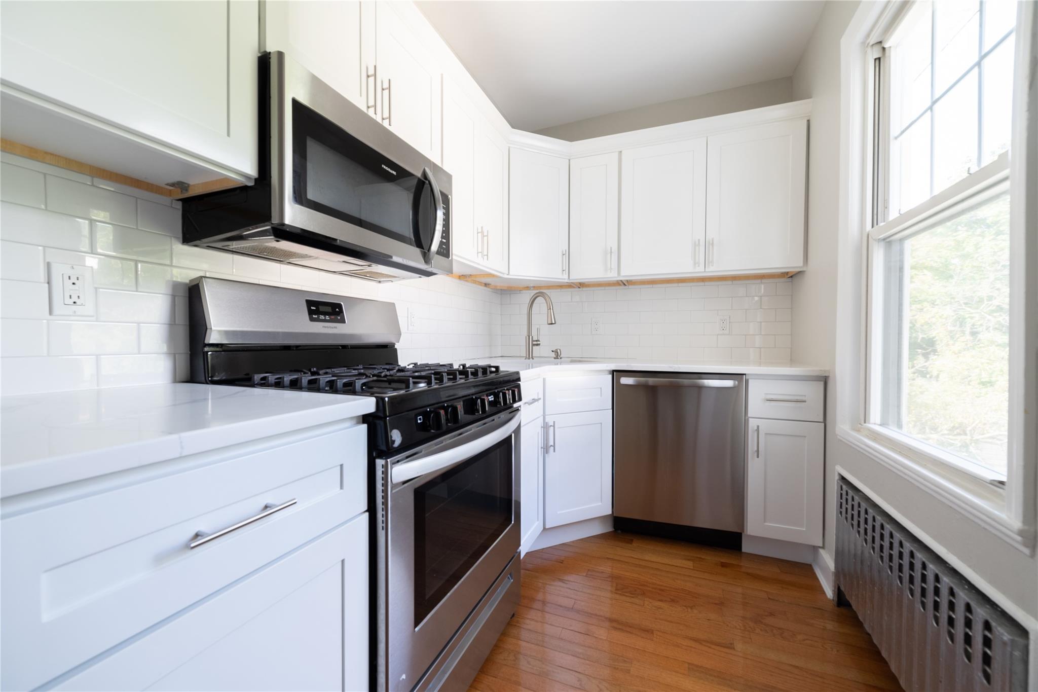 East Rockaway, New York 11518, United States, 2 Bedrooms Bedrooms, ,2 BathroomsBathrooms,Residential,Active,184099