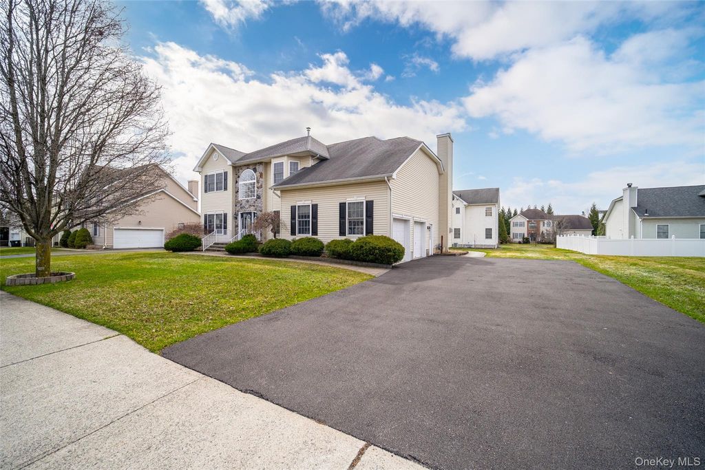 Photo of 2041 Independence Drive, New Windsor, NY 12553 (MLS # 975667)