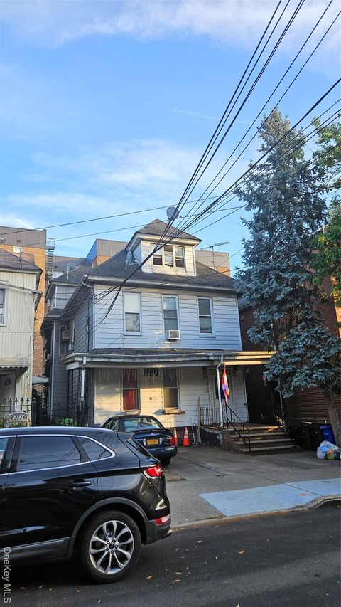 Photo of 83-34 dongan Avenue, Elmhurst, NY 11373 (MLS # 919444)