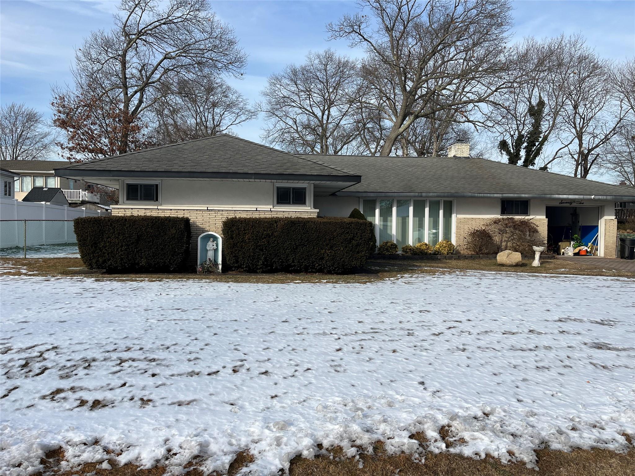 75 Ryder Avenue, North Babylon, New York image 1
