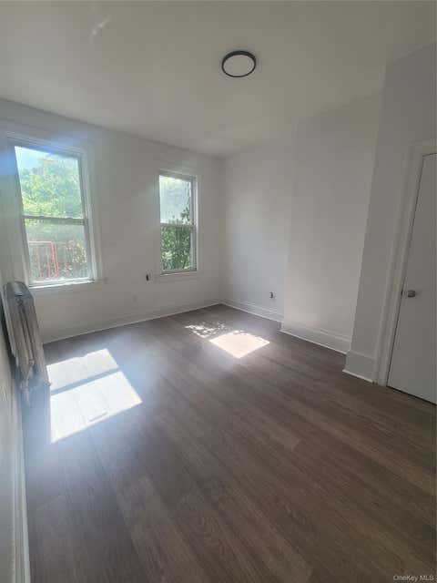Apartment For Rent - 3553 Holland Avenue Ave<br/> Bronx, NY 10467