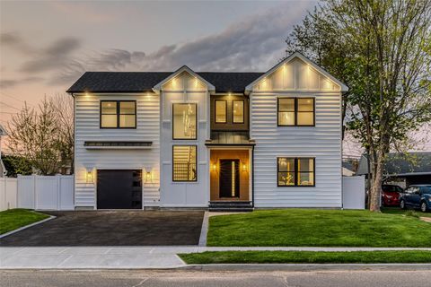 14 Fawn Lane Westbury NY 11590