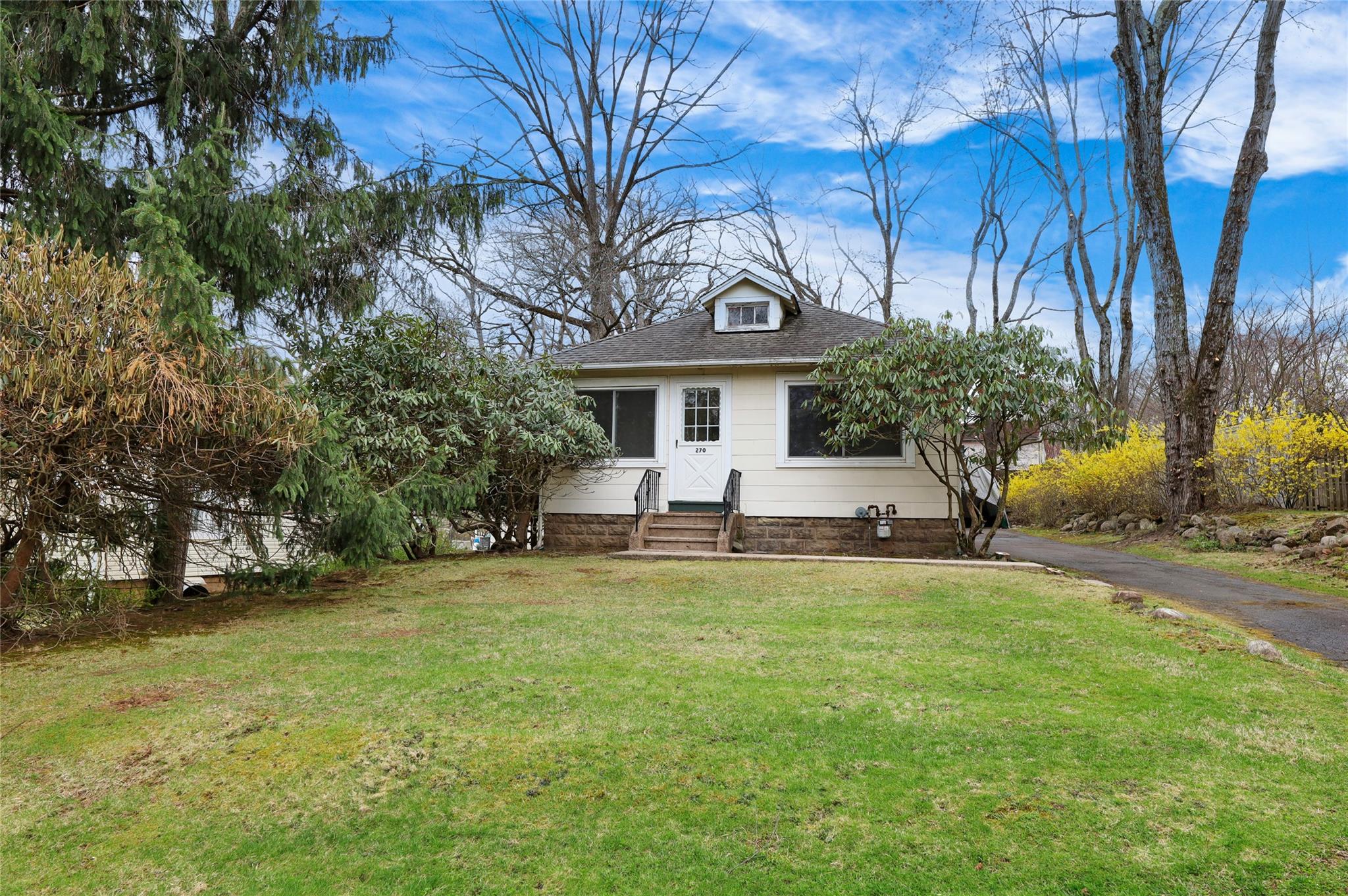 270 Maple Road, Valley Cottage, New York image 1