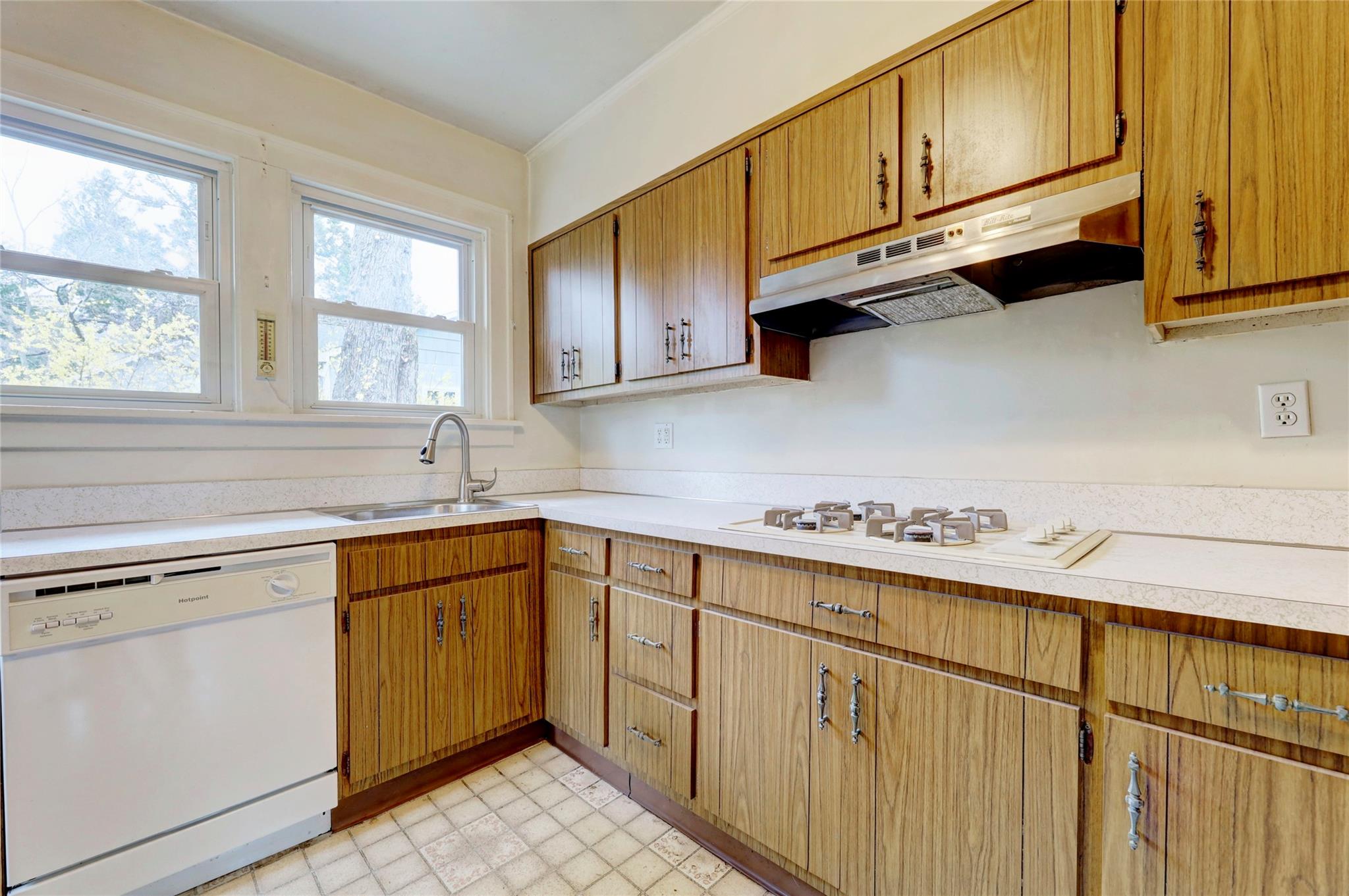270 Maple Road, Valley Cottage, New York image 12