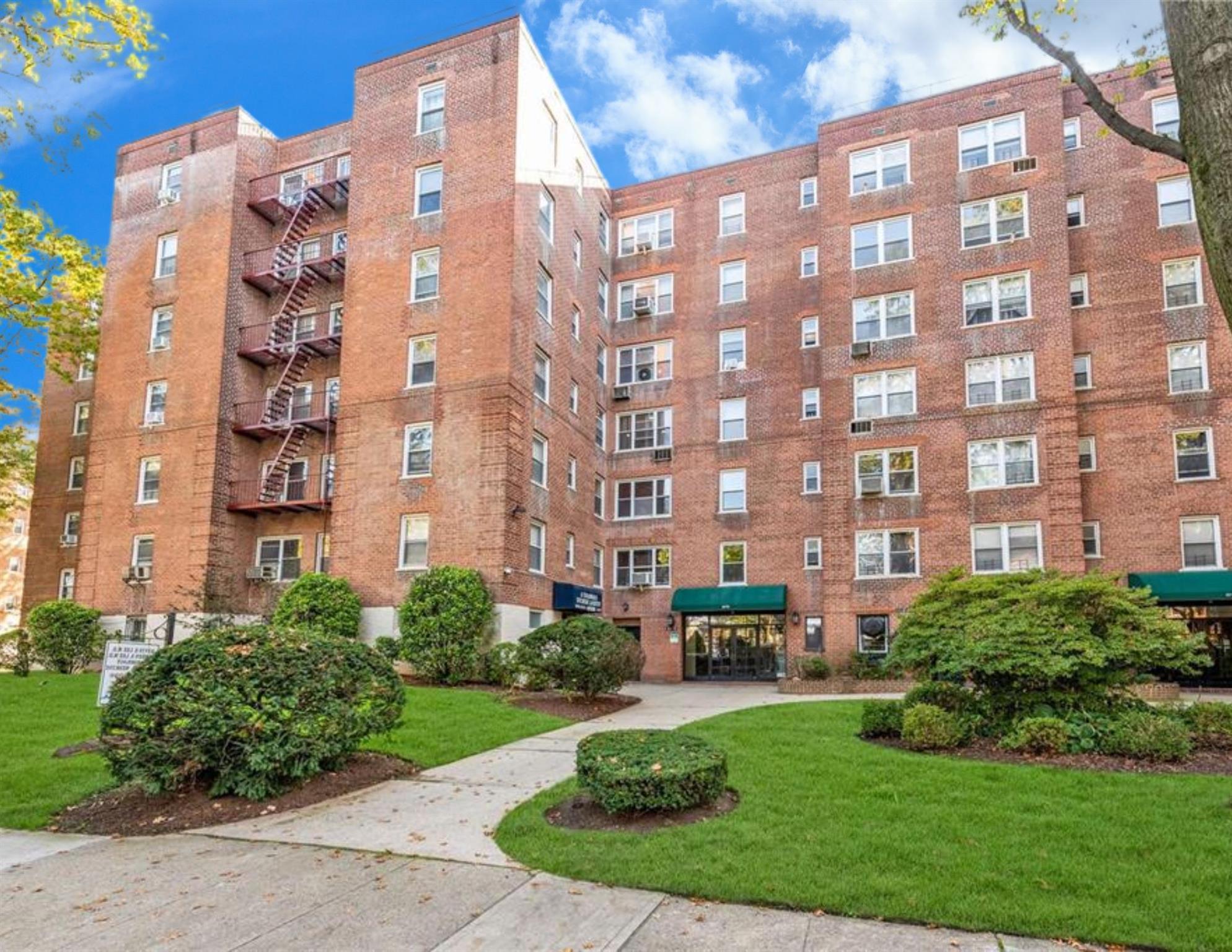 Property for Sale at Parsons Boulevard 2G, Flushing, Queens, NY - Bedrooms: 1 
Bathrooms: 1 
Rooms: 3  - $258,000