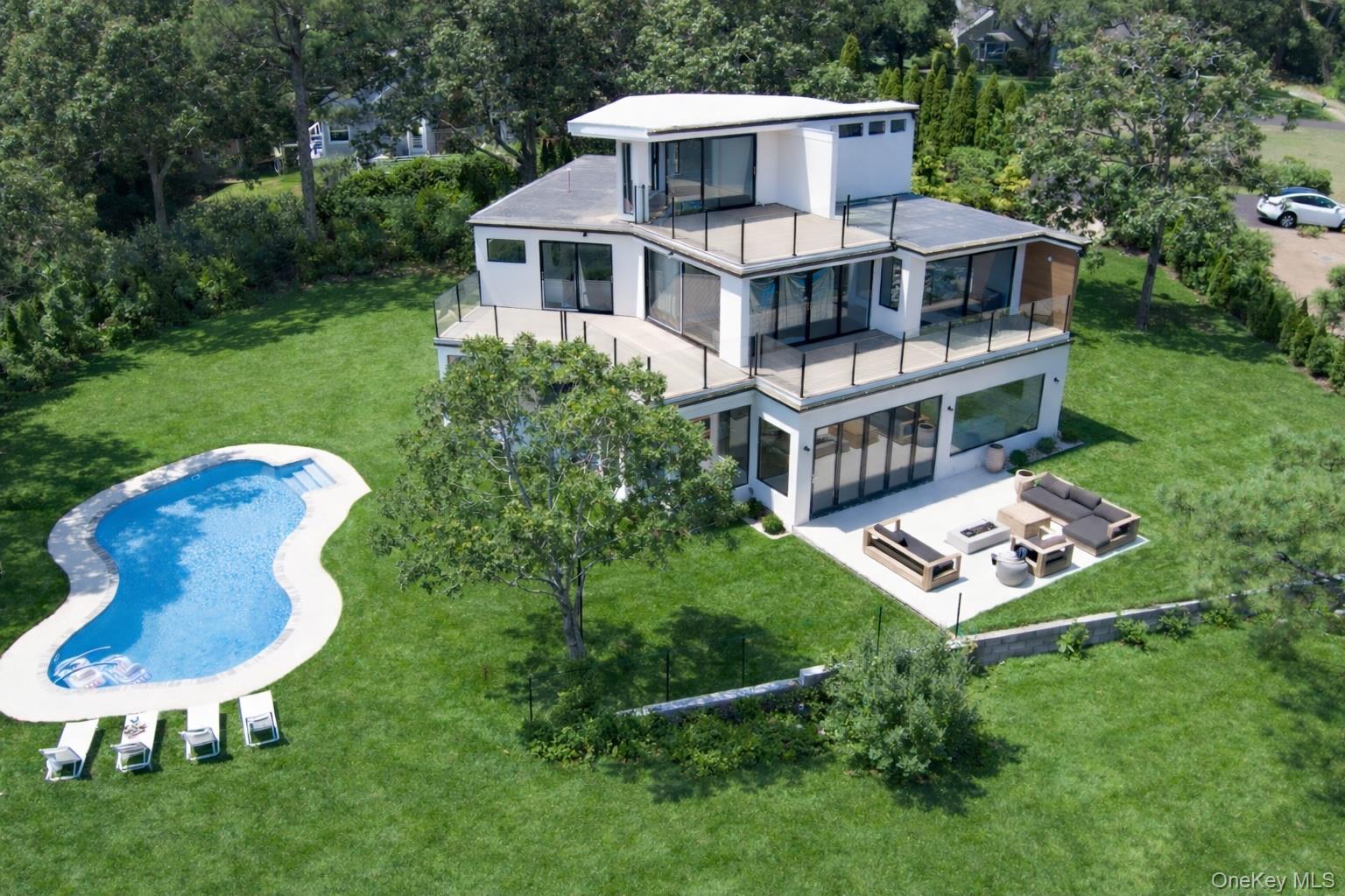 10 Bay View Drive