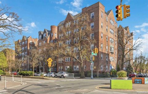 86-10 34th Avenue 522 Jackson Heights NY 11372