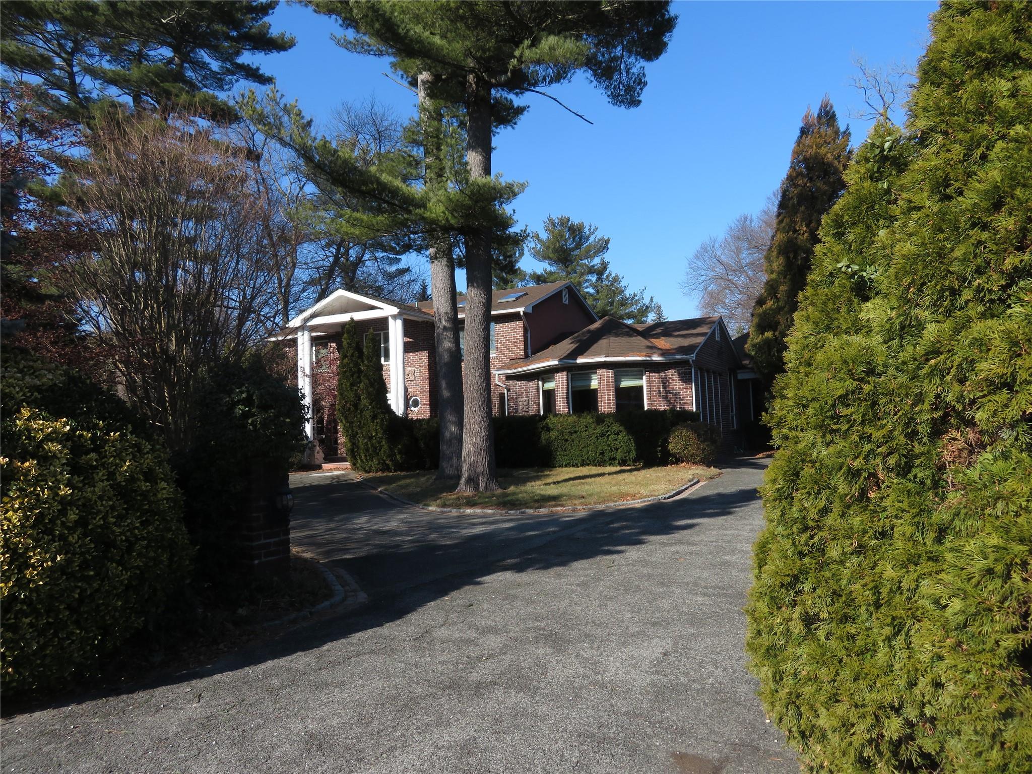 1 Bridle Path Drive, Old Westbury, New York image 2