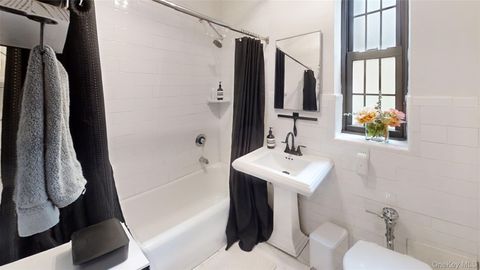 Homes For Sale - 105 Garth Road #4K<br/> Scarsdale, NY 10583