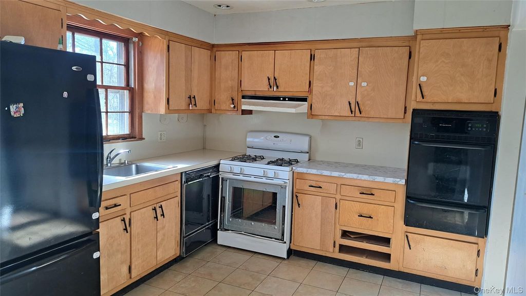 Photo of 112 Grandview Avenue, Spring Valley, NY 10977 (MLS # 964032)