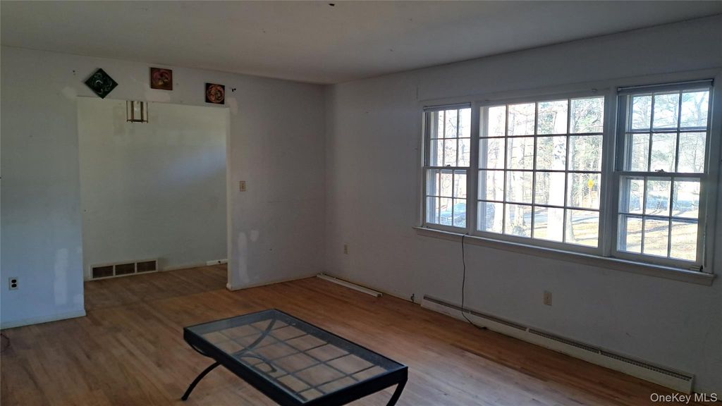 Photo of 112 Grandview Avenue, Spring Valley, NY 10977 (MLS # 964032)