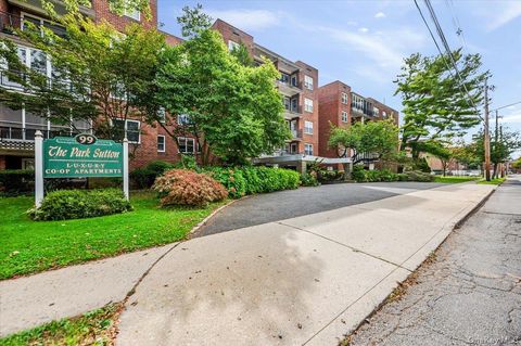 Photo of 99 Randall Avenue #2-J, Freeport, NY 11520 (MLS # 923840)