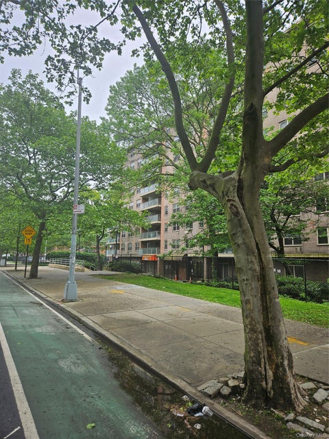 Condo For Sale - 240 Cozine Avenue #5B<br/> Brooklyn, NY 11207