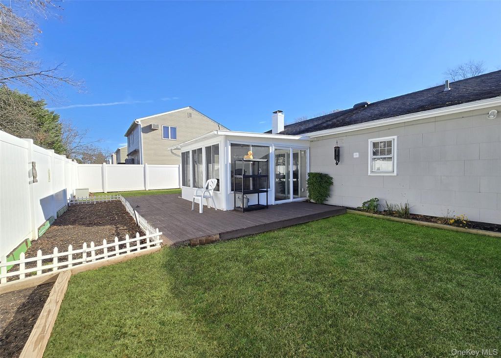 Photo of 24 Quail Run, Massapequa, NY 11758 (MLS # 942604)