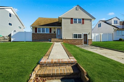 Photo of 123 S Fordham Road, Hicksville, NY 11801 (MLS # 944587)