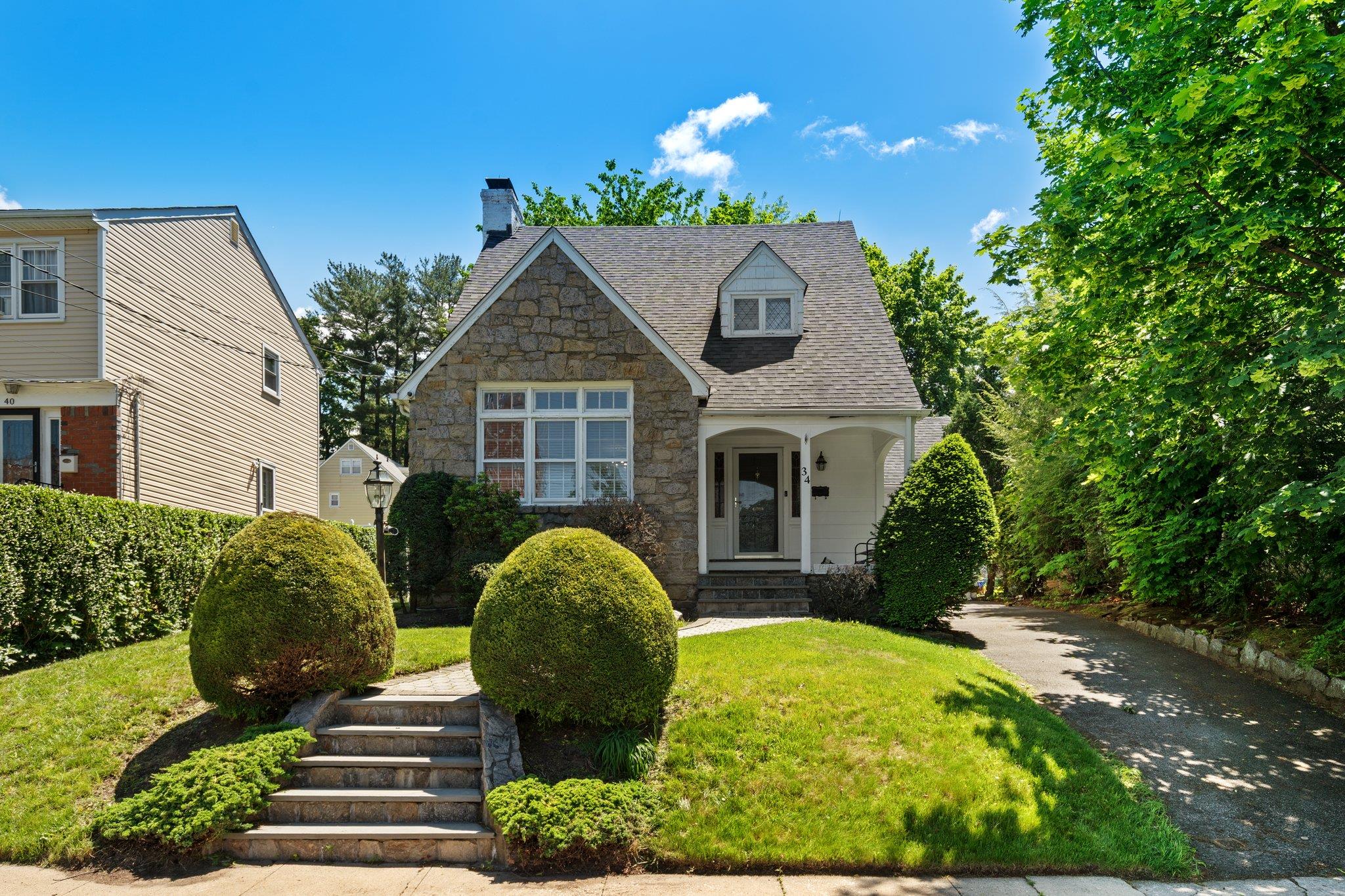 Property for Sale at Helena Avenue, Yonkers, New York - Bedrooms: 3 
Bathrooms: 3 
Rooms: 6  - $749,000