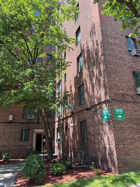 Condo For Sale - 1919 Mcgraw Avenue #MA<br/> Bronx, NY 10462