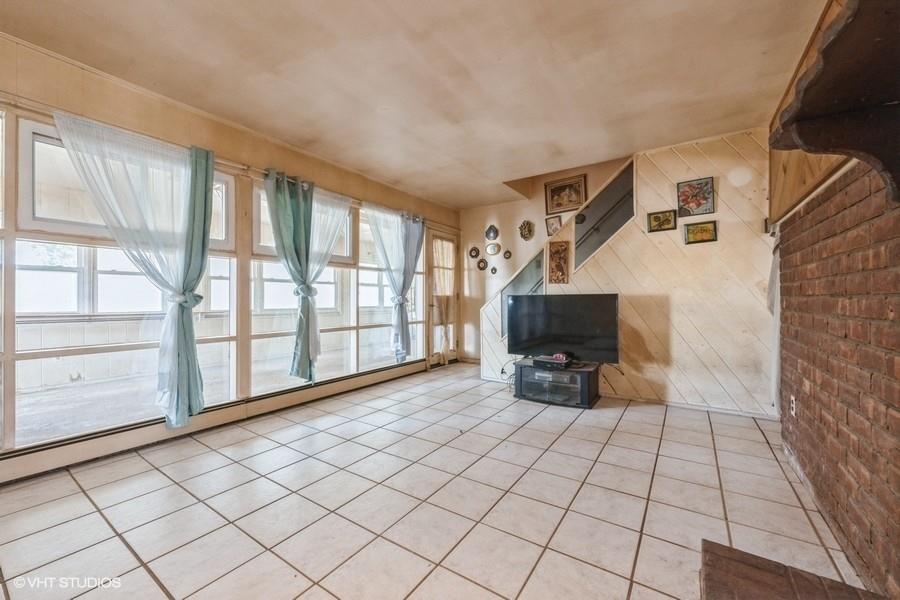 79 Greenbelt Lane, Levittown, New York image 5
