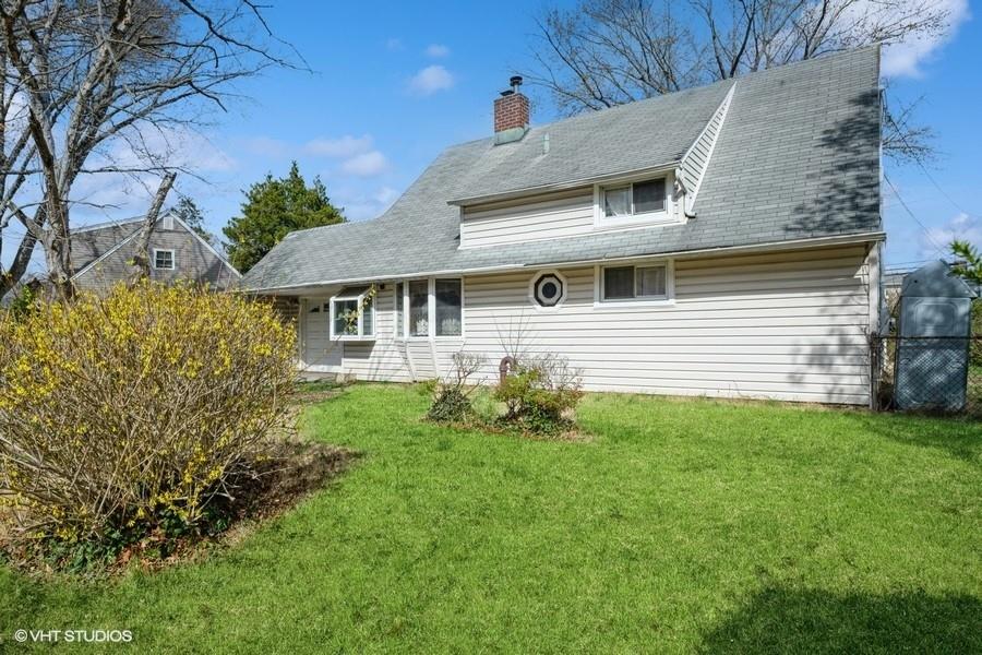 79 Greenbelt Lane, Levittown, New York image 3