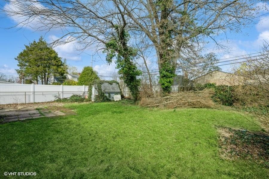 79 Greenbelt Lane, Levittown, New York image 16