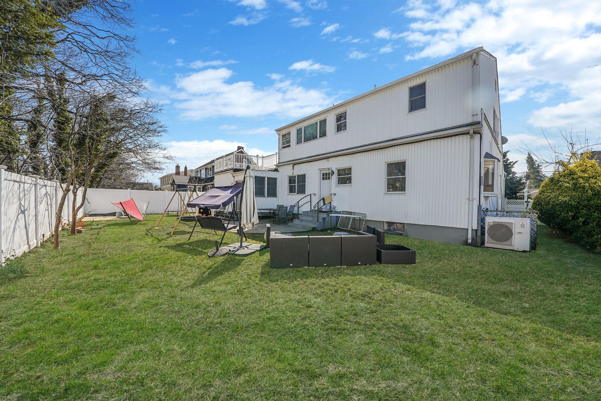 695 Koelbel Court, Baldwin, New York image 6