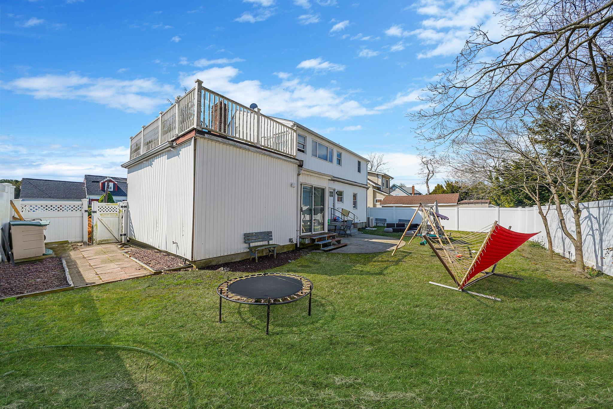 695 Koelbel Court, Baldwin, New York image 8