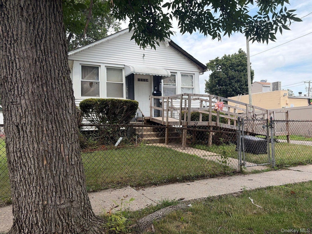 Photo of 27 Midwood Street, Hempstead, NY 11550 (MLS # 1025767)