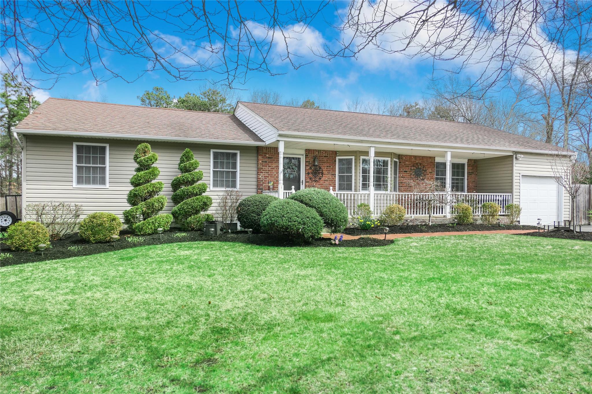 9 W Woodside Court, Patchogue, New York image 3