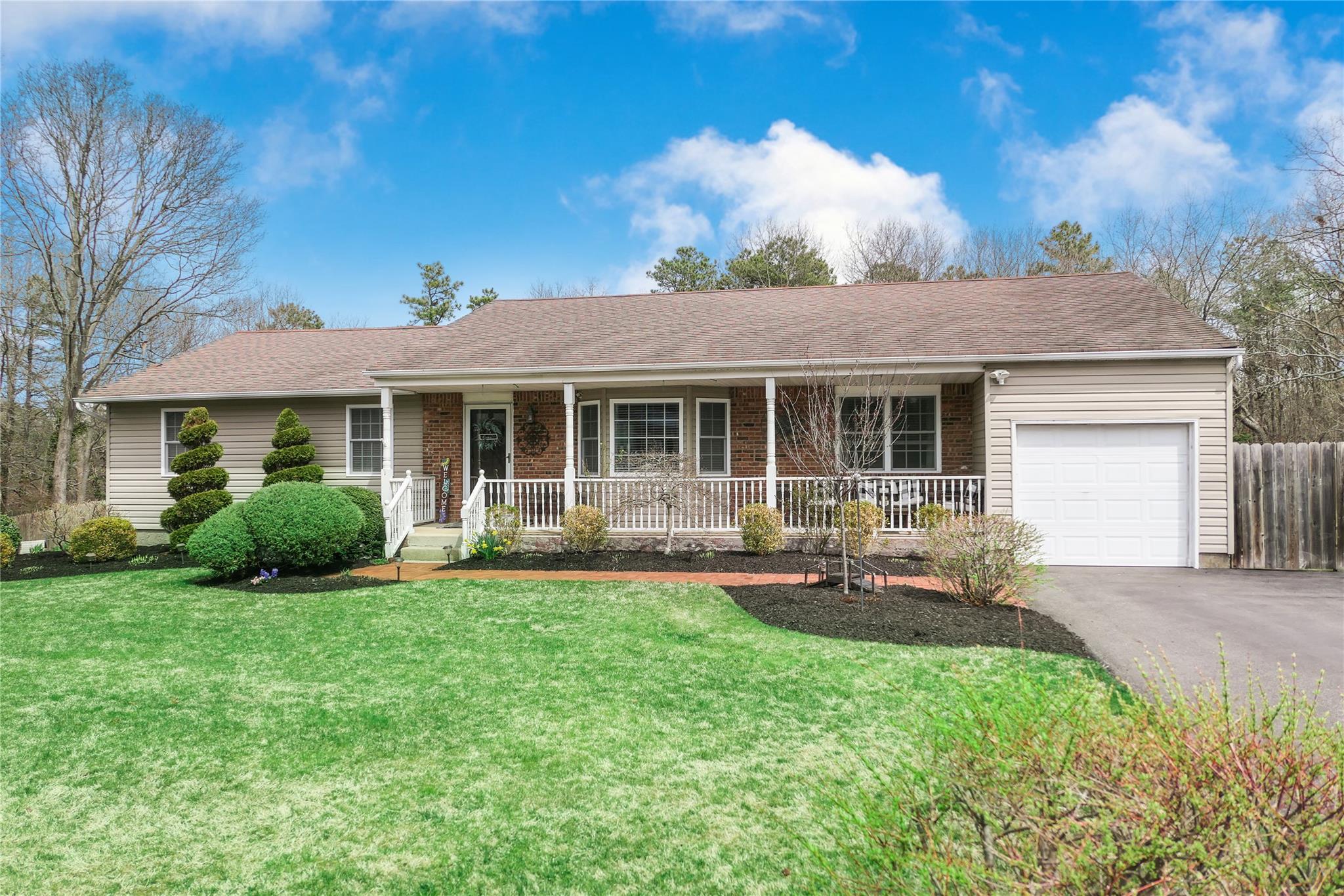 9 W Woodside Court, Patchogue, New York image 1