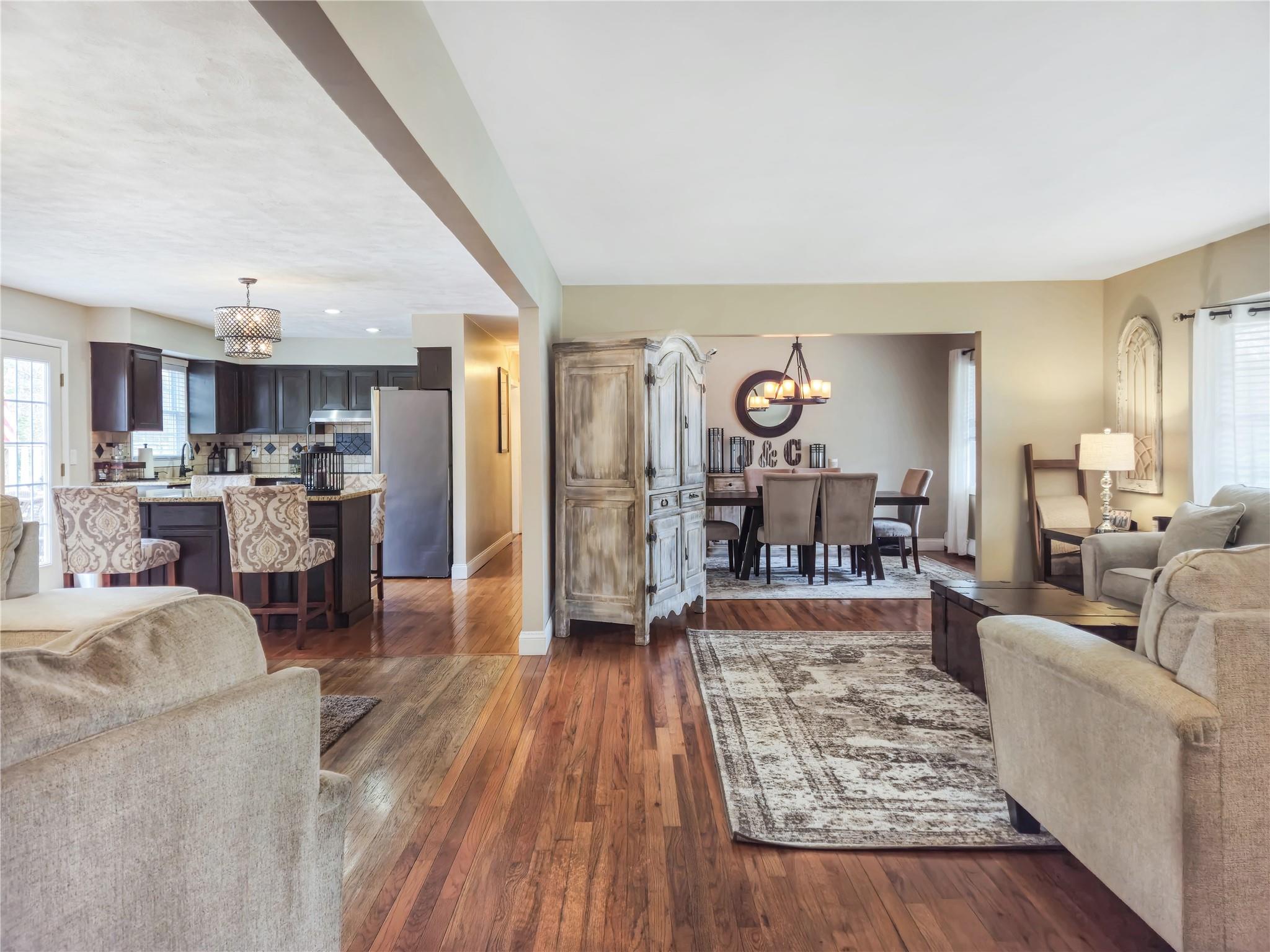 9 W Woodside Court, Patchogue, New York image 6
