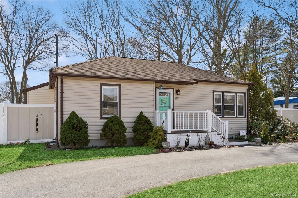 Photo of 42 Pinetop Drive, Shirley, NY 11967 (MLS # 973716)