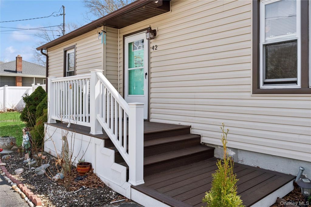 Photo of 42 Pinetop Drive, Shirley, NY 11967 (MLS # 973716)