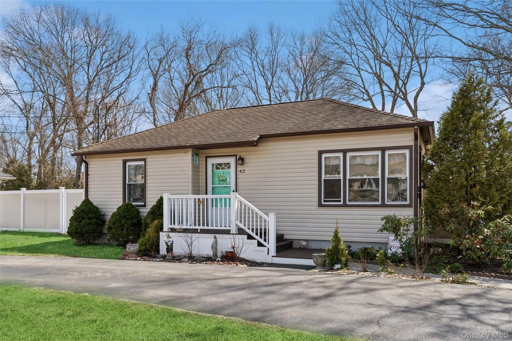 Photo of 42 Pinetop Drive, Shirley, NY 11967 (MLS # 973716)